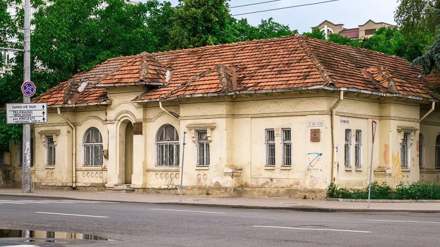 Молдова имени. Государственные здания в Кишиневе. Moldova City. Eugen doga commpoyitor презентация.