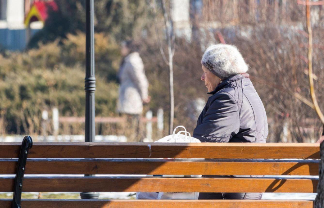 Пенсия в молдове. Пенсионеры Молдова. Пенсии в Молдове. Пенсионеры зимой фото. Молдавские пенсионеры.