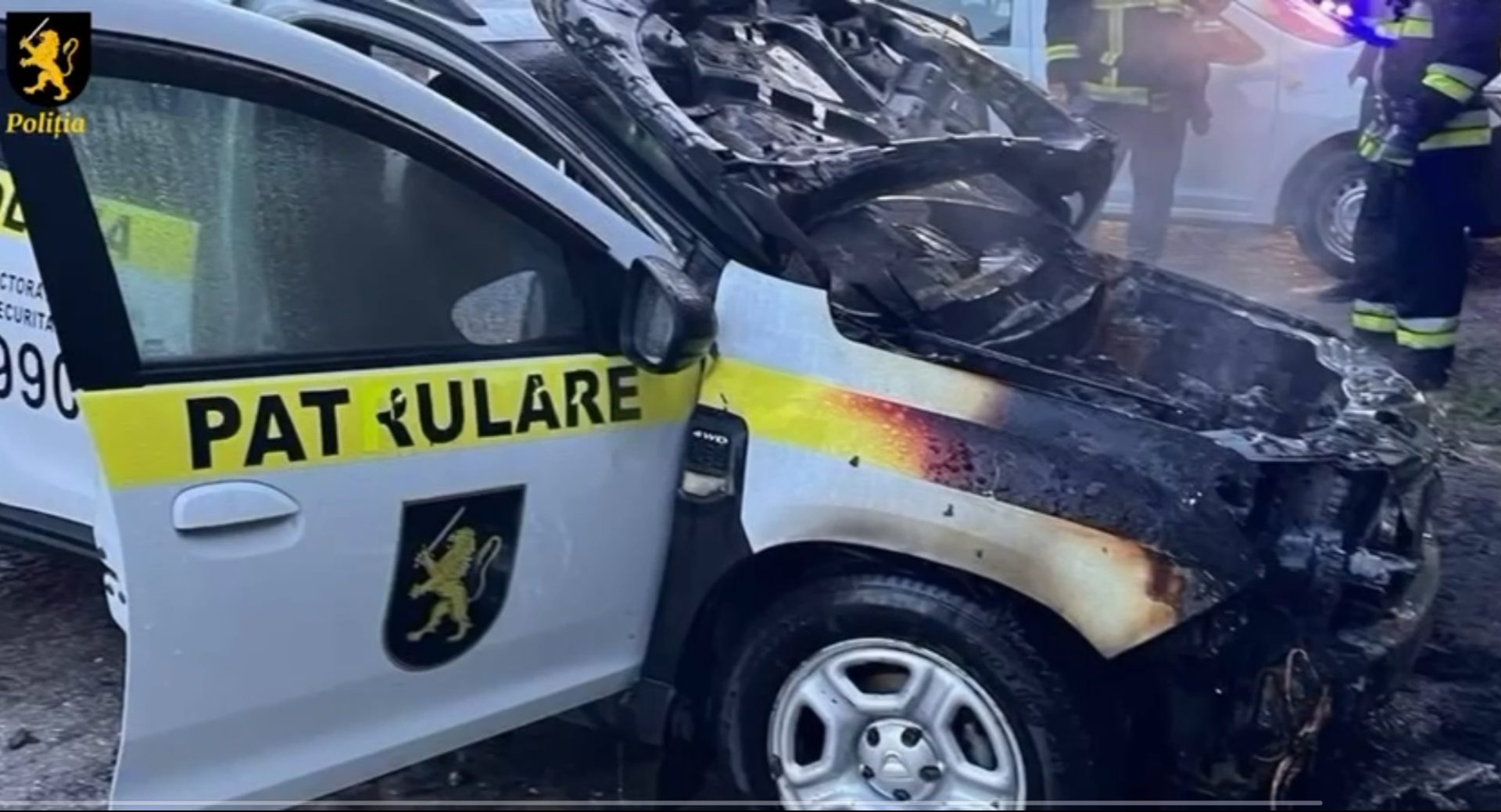 В Комрате загорелся служебный автомобиль полиции: подозреваемого задержали