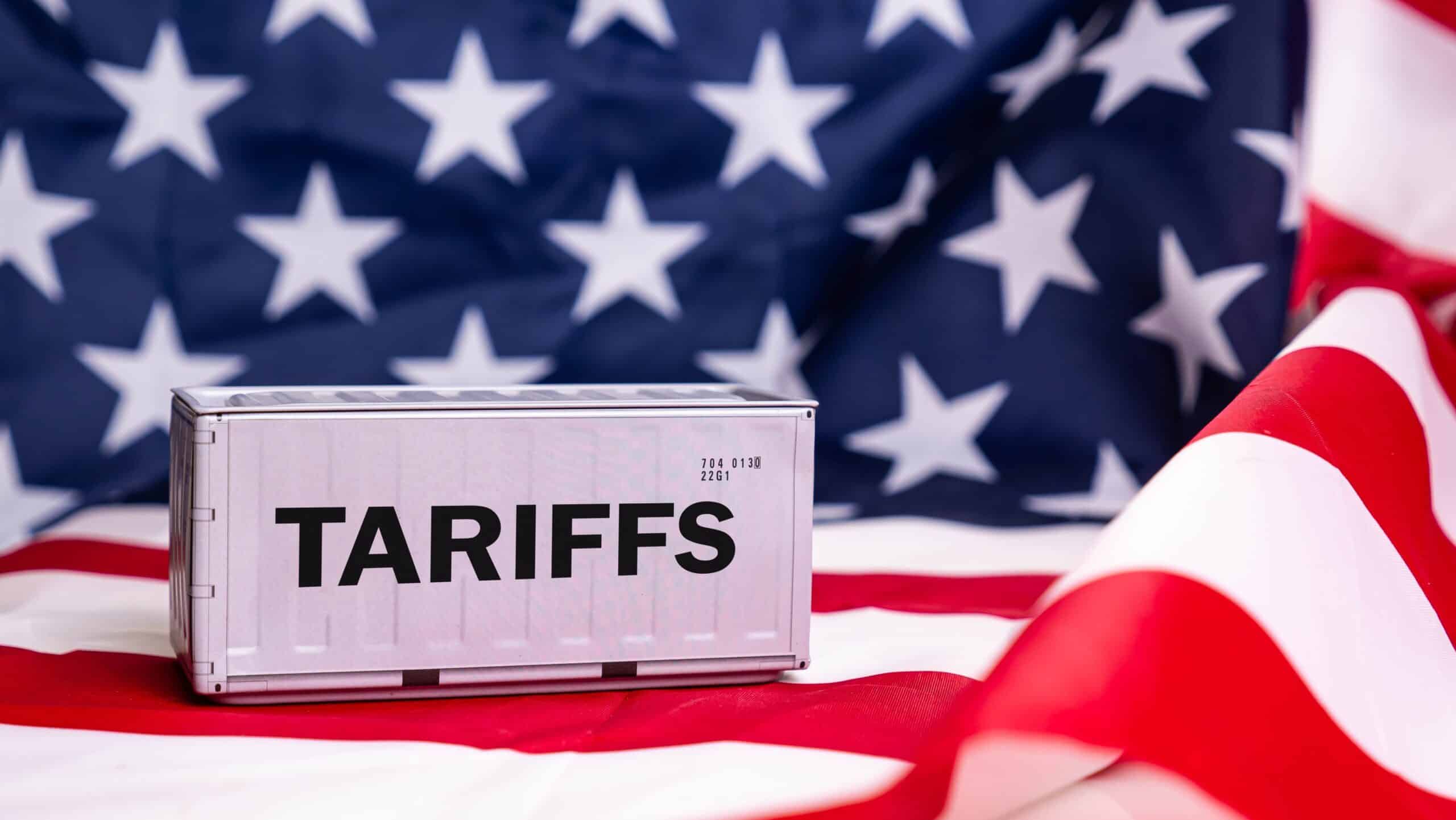 США ввели новые пошлины против 60 торговых партнеров