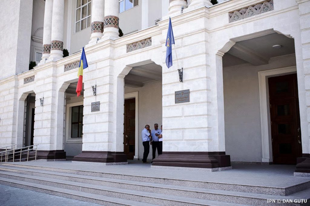 Генпрокурор утвердил правила против домогательств и насилия на работе
