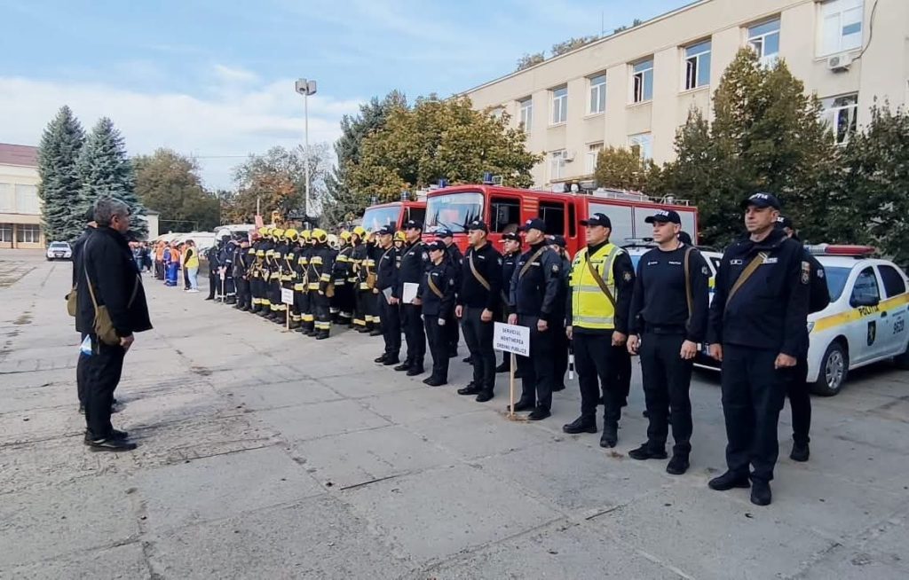 Землетрясение, наводнение и утечка хлора: в Леовском районе прошли масштабные учения спасателей